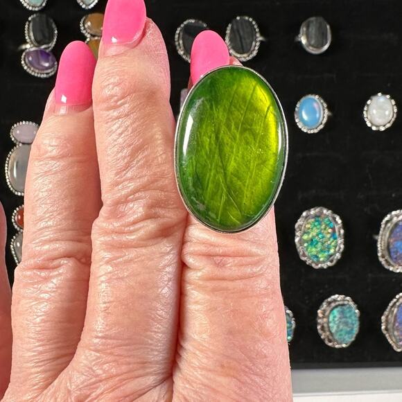 Green labradorite fire gemstone solid sterling silver substantial ring size 7.5 - Picture 1 of 9